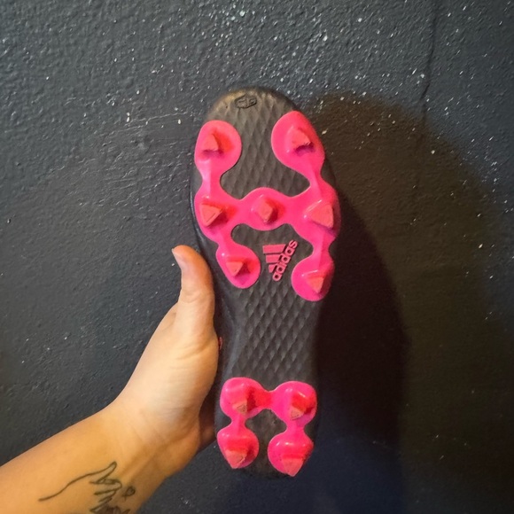 Adidas Black and Pink Striped Soccer Cleats Size 4Y - Picture 8 of 8